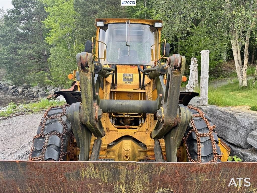Volvo LM 846 Wheel Loader w/ Bucket. Partially Rep. Obje 1974 20713 LM 846 Wheel Loader w/ Bucket. Partially Rep. Obje 197...