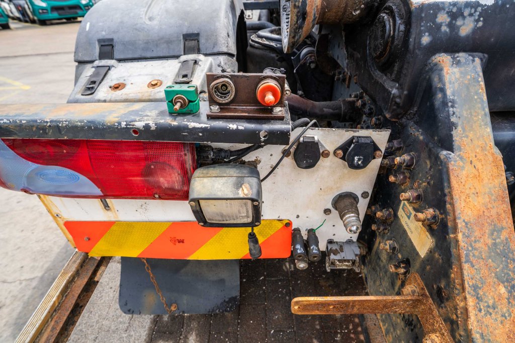 MAN TGS 35.440 BL 8x4-4 2008 E63898 TGS 35.440 BL 8x4-4 2008 1 image 9
