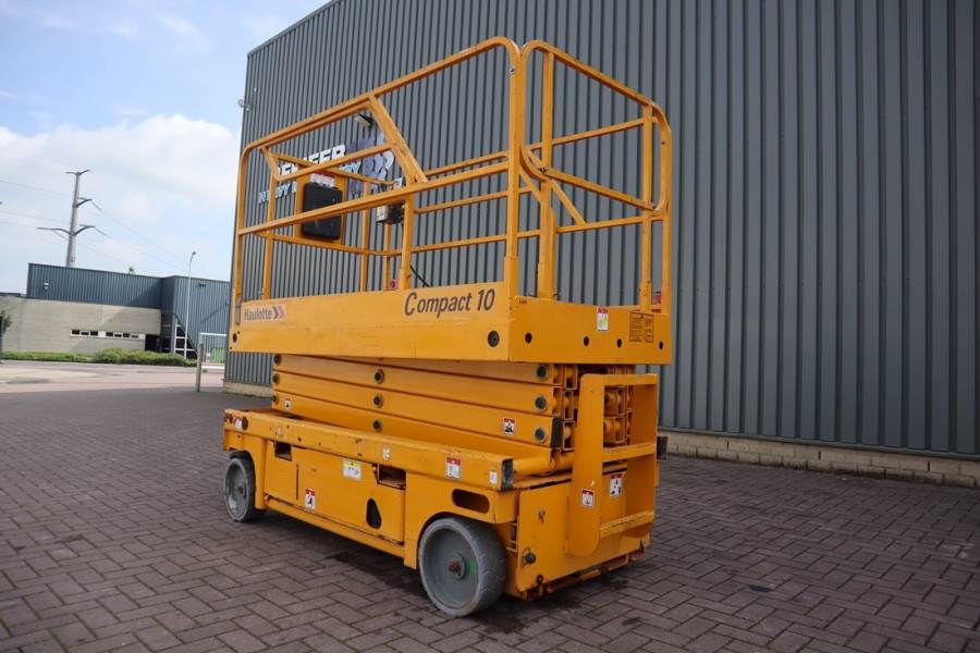 Haulotte Compact 10 Electric, 10m Working Height, 450kg Cap 2011 HAULOTTE - Compact 10 - 61668 Compact 10 Electric, 10m Wo...