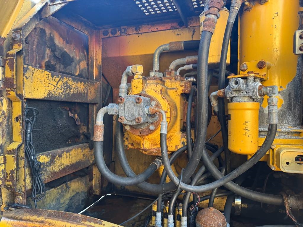 CAT 320 B L 2000 5440 320 B L 2000 1 Crawler Excavators image 15