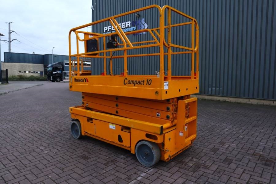 Haulotte Compact 10 Electric, 10m Working Height, 450kg Cap 2011 HAULOTTE - Compact 10 - 63138 Compact 10 Electric, 10m Wo...
