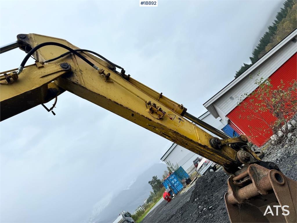 Komatsu PC240LC-6K Crawler Excavator w/ Digging Bucket. 2001 18892 PC240LC-6K Crawler Excavator w/ Digging Bucket. 2001 1 ...