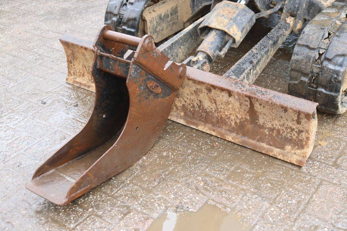 Mini excavator Caterpillar 302.4D Diesel 13kW 2016 2016 302.4D 2016 1 image 14