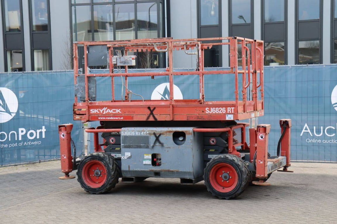 Scissor lift Skyjack SJ6826 RT Diesel 10m 2015 2015 SJ6826 RT 2015 1 Scissor Lifts image 3