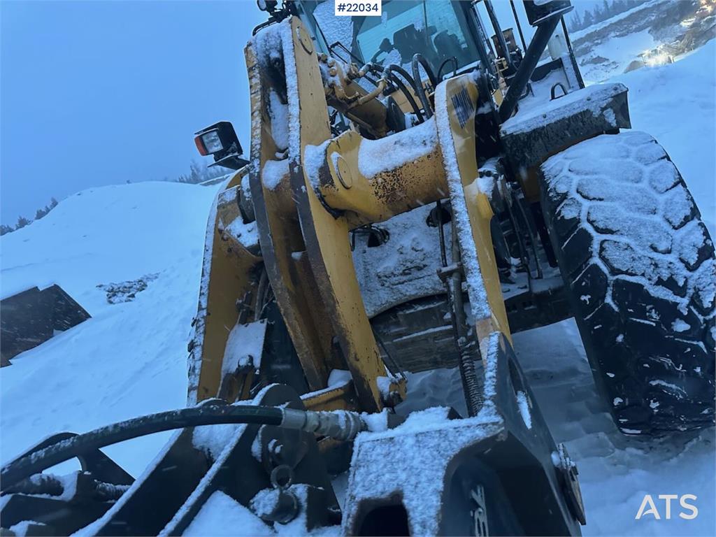 Komatsu WA380-7 wheel loader w/ bucket, scale, summer and 2016 22034 WA380-7 wheel loader w/ bucket, scale, summer and 201...