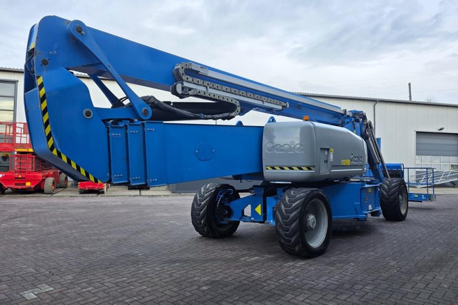 Genie ZX135/70 Diesel, 4x4x4 Drive, 43m Lifting Height, 2013 GENIE - ZX135/70 - 90346 ZX135/70 Diesel, 4x4x4 Drive, 43m Li...