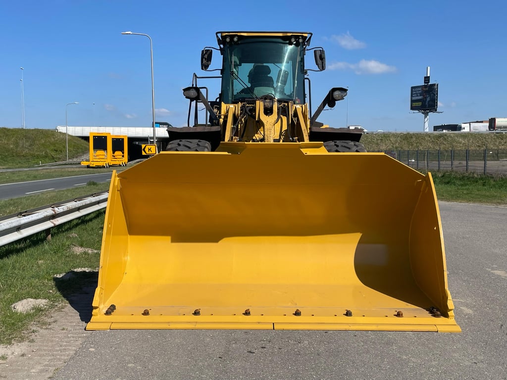 Caterpillar 972M XE - CE / new tires / new bucket edge 2021 00033216 972M XE - CE / new tires / new bucket edge 2021 1 ima...