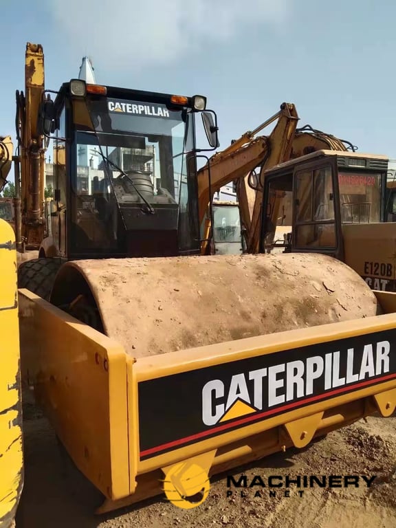 Caterpillar CS583D Road Roller Original good price CS583D 2019 1 image 4