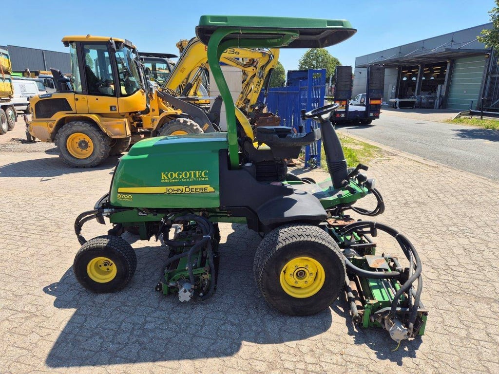 John Deere 8700 PC FM Diesel Riding Mower 2010 8700 PC FM 2010 1 image 12