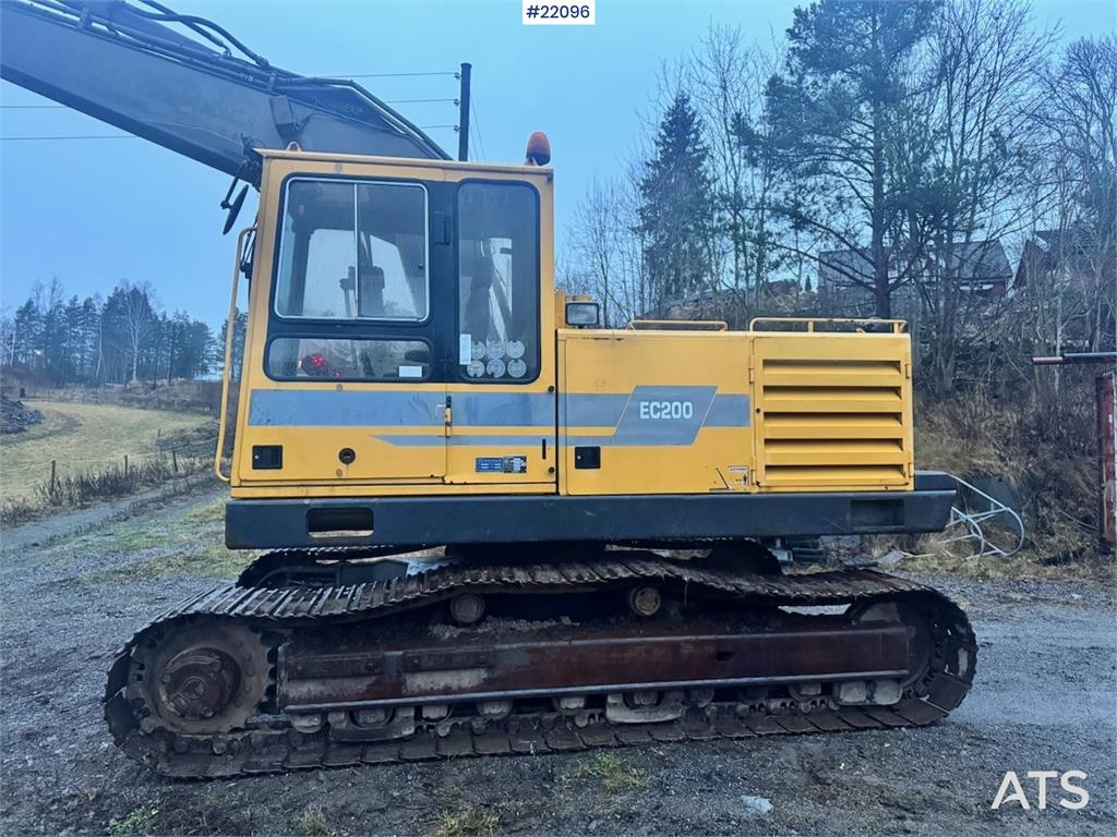 Volvo EC200 crawler excavator with rototilt and narrow b 1998 22096 EC200 crawler excavator with rototilt and narrow b 199...