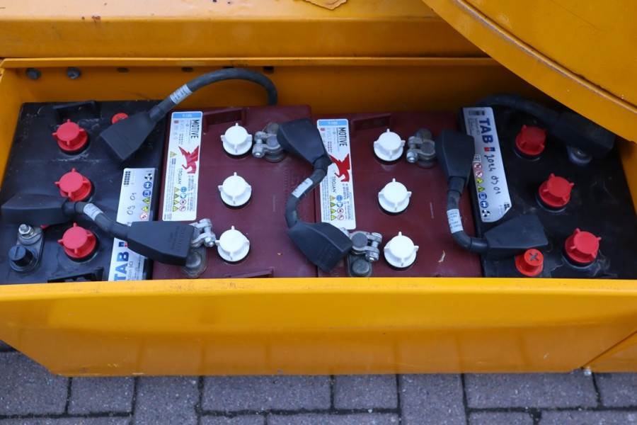 Snorkel A38E Electric, 13.5m Working Height, 6.1m Reach, 2 2011 SNORKEL - A38E - 63598 A38E Electric, 13.5m Working Height...