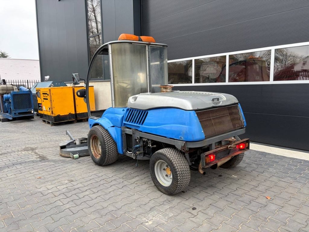 Vandy Diesel Riding Mower 2007 2007 Vandy 2007 1 image 3