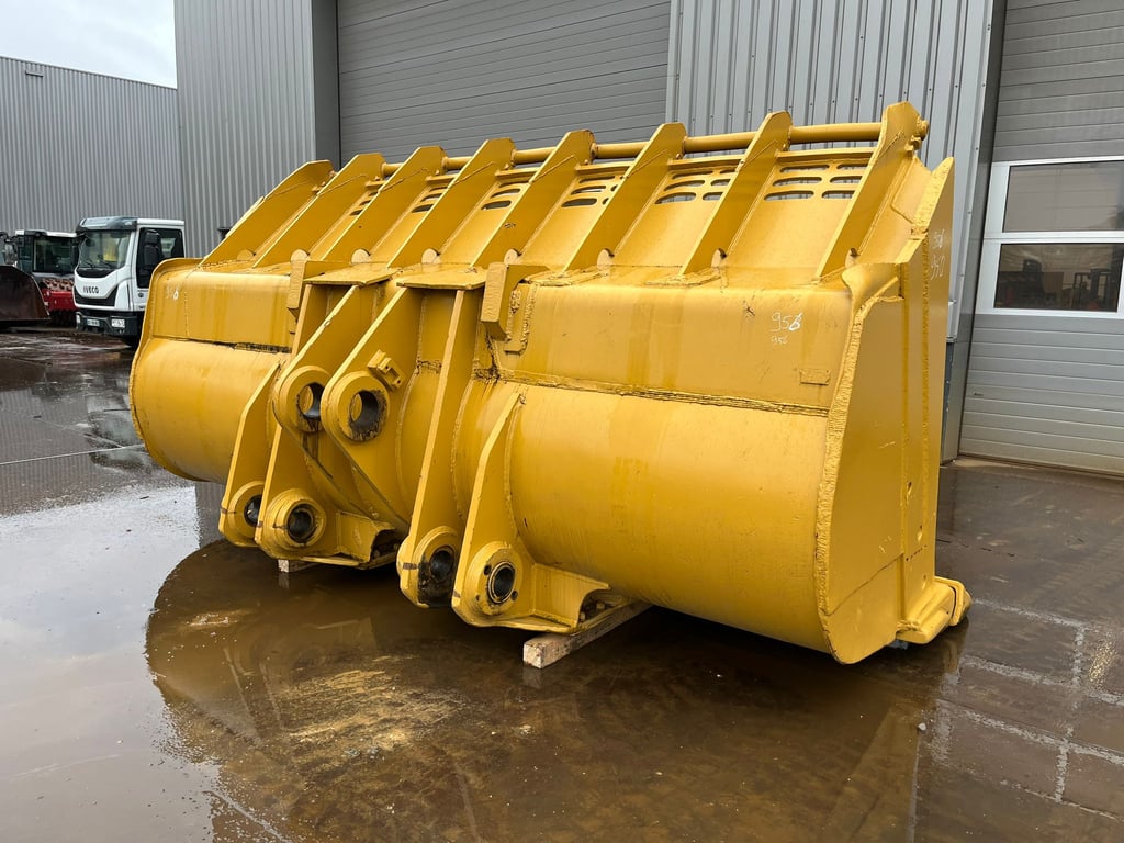 Caterpillar Bucket 990 00032768 Bucket 990 1 image 4