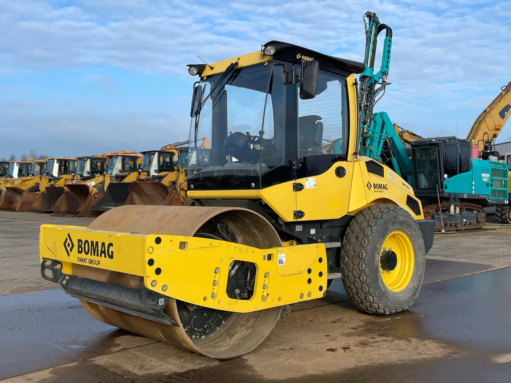 Heavy machinery product image - Image 2 of 3
