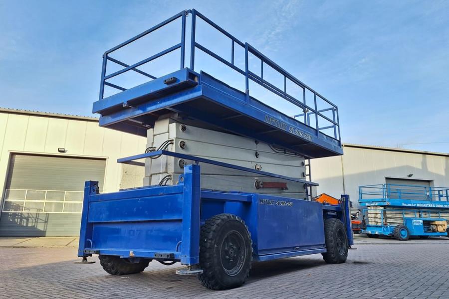 Liftlux SL205-25D4WDS/P Diesel, 4x4 Drive, Hydraulic Deck 2002 LIFTLUX - SL205-25D4WDS/P - 90387 Liftlux SL205-25D4WDS/P D...