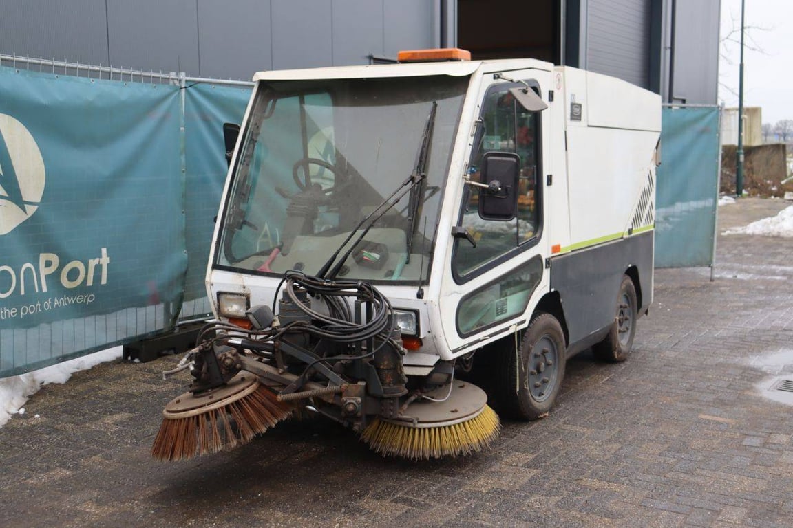 Tennant A60 Diesel Sweeper 2006 2008 A60 2008 1 image 9