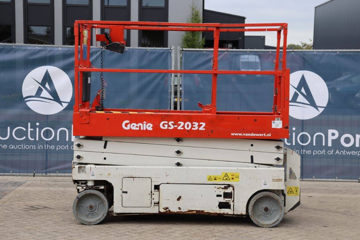 Scissor lift Genie GS-2032 Electric 8m 2013 2013 GS-2032 2013 1 Scissor Lifts image 2