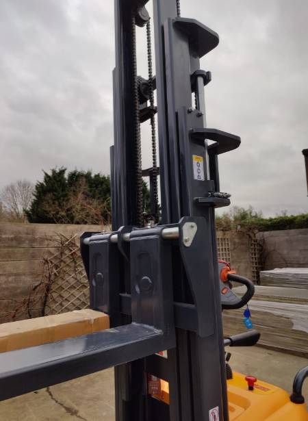Stacker Nycheki EW15 Electric 2000kg 5.5m New Nycheki EW15 0 image 7