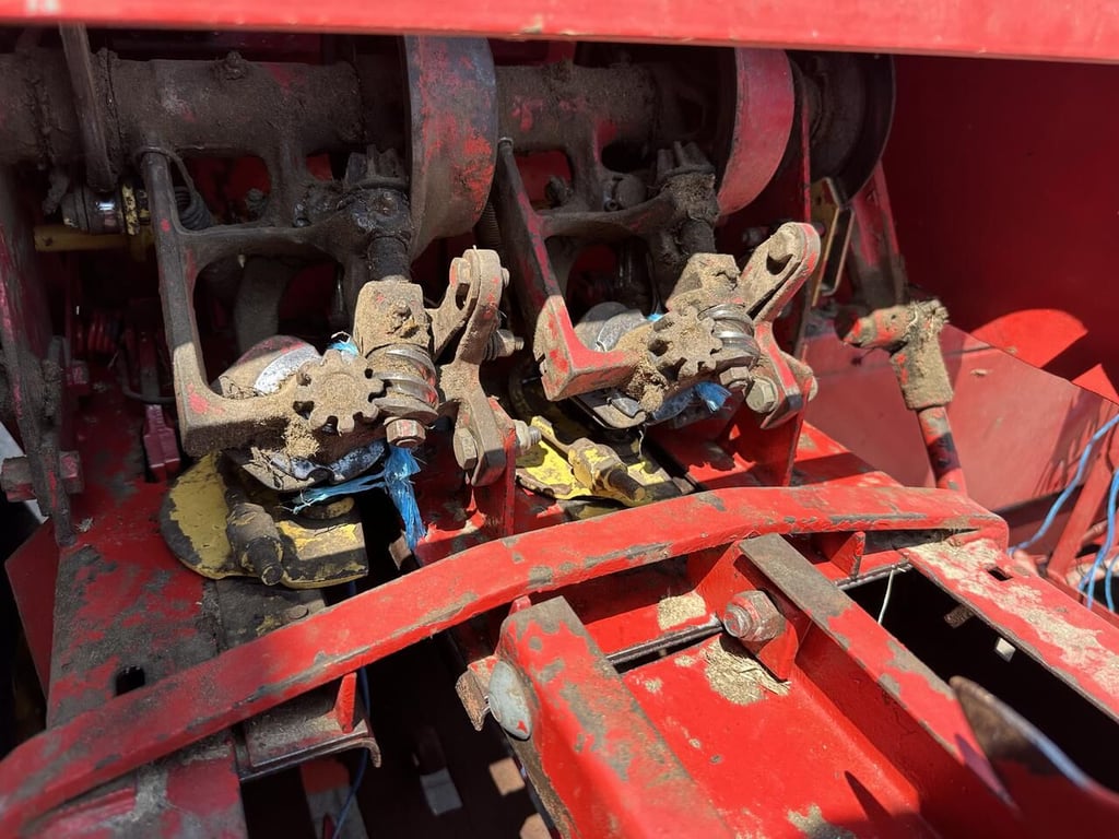 New Holland 276 1970 11627 276 1970 1 image 4