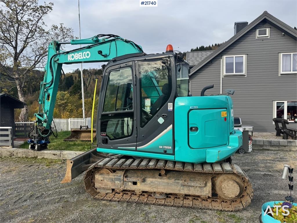 Kobelco SK75SR-3E w/ Rototilt, 2 buckets and grapple. 1850 2018 21740 SK75SR-3E w/ Rototilt, 2 buckets and grapple. 1850 2...