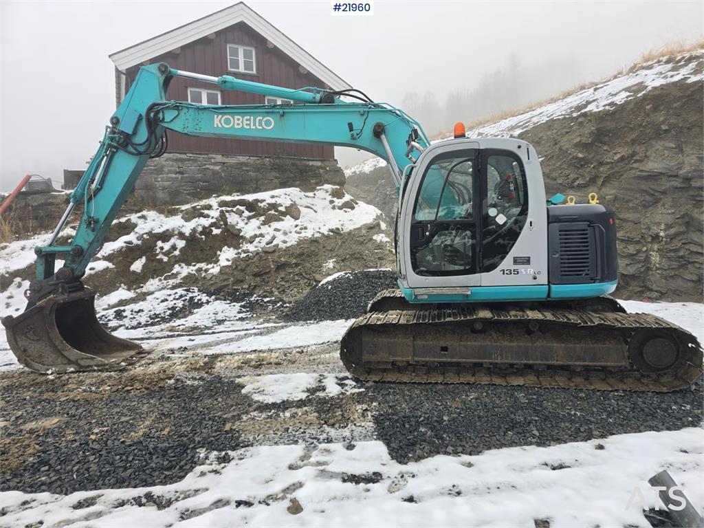 Kobelco SK135 SR LC tracked excavator with digging bucket 2002 21960 SK135 SR LC tracked excavator with digging bucket 200...