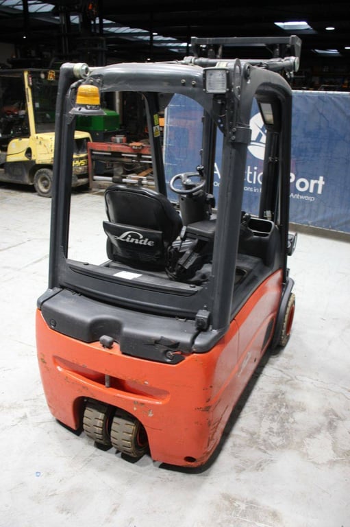 Forklift Linde E20L-01 Electric 2000kg 2012 2012 E20L-01 2012 1 Forklift image 5