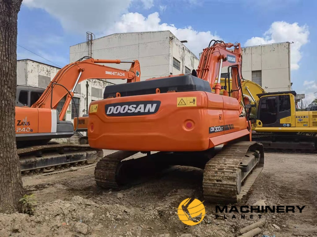DOOSAN DX300LC Used Crawler Excavator Hot Sale DX300LC 2019 1 Crawler Excavators image 3