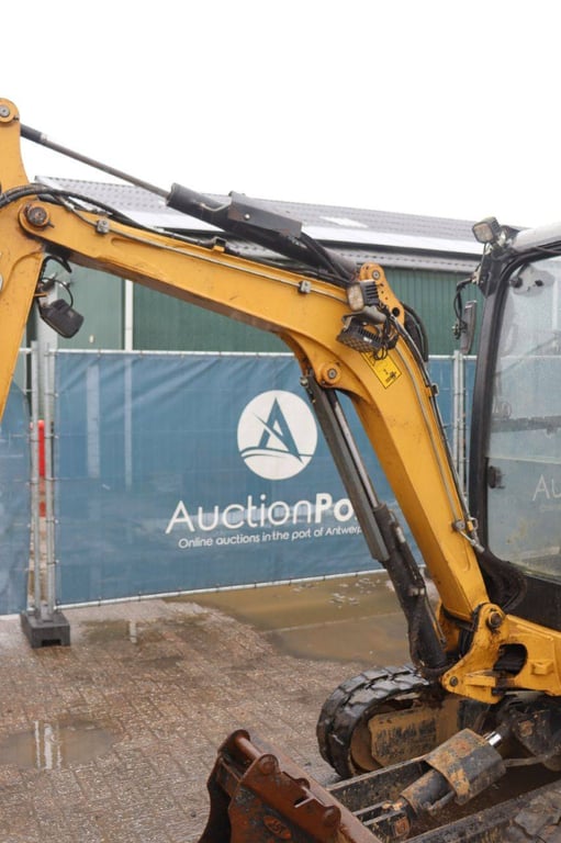 Mini excavator Caterpillar 302.4D Diesel 13kW 2016 2016 302.4D 2016 1 image 15