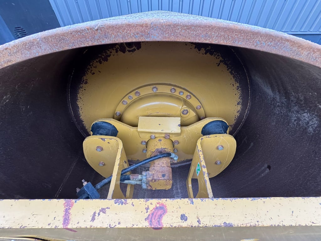 Caterpillar CS64B 2018 00033742 CS64B 2018 1 image 12
