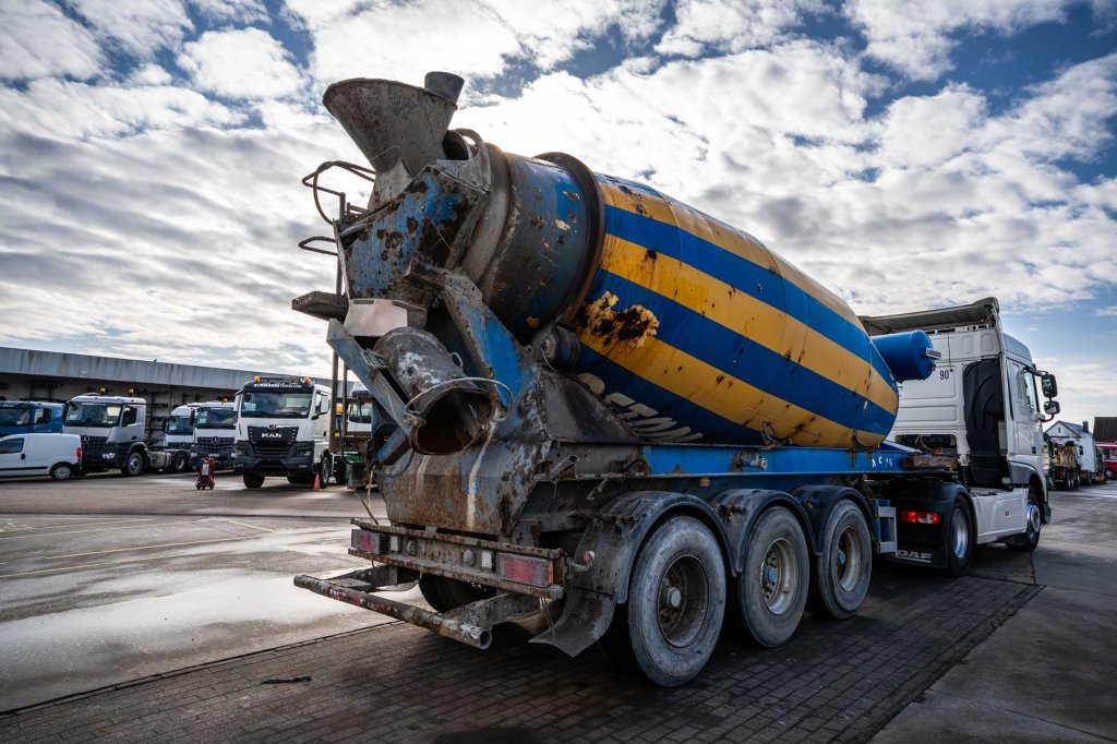 MULLER BETON MIXER/MALAXEUR/MISCHER LIEBHERR 12M3 2011 E63494 Muller BETON MIXER/MALAXEUR/MISCHER LIEBHERR 12M3 2011 1 ima...