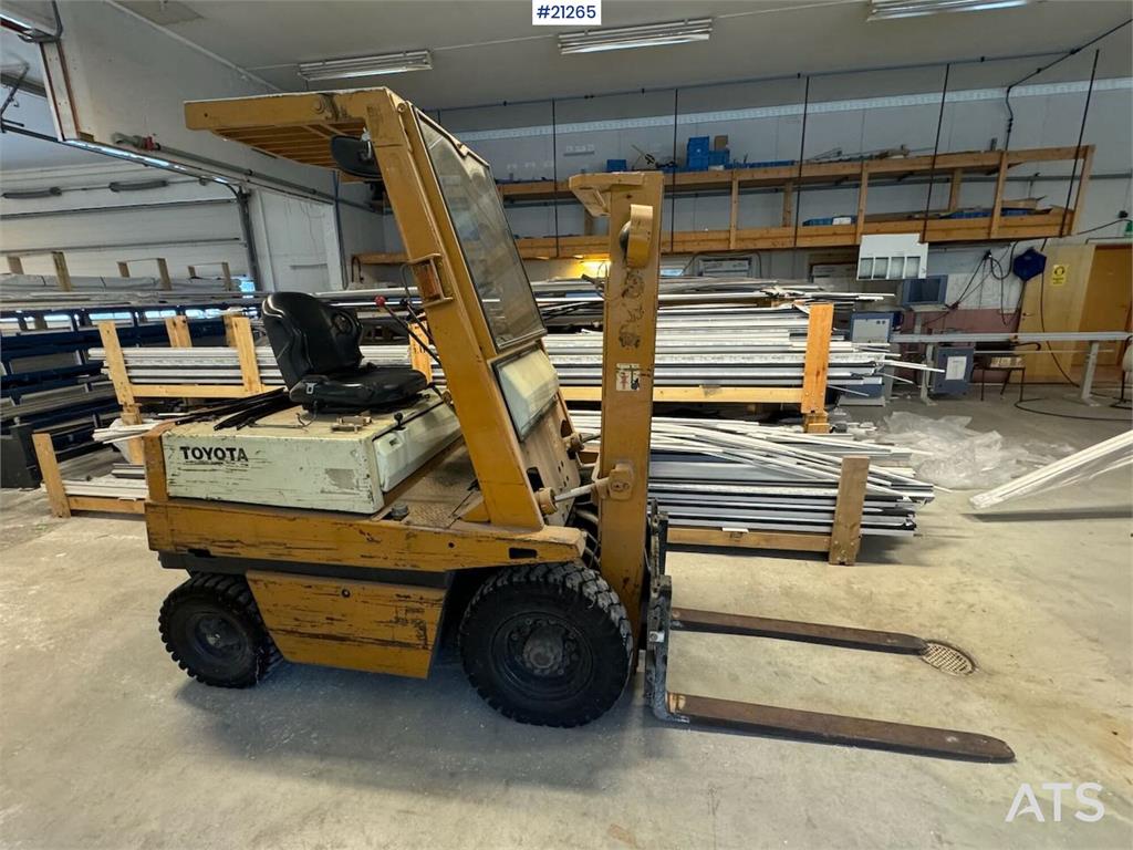 Toyota 3FB25 Electric Forklift 21265 3FB25 Electric Forklift 1 Forklift image 2