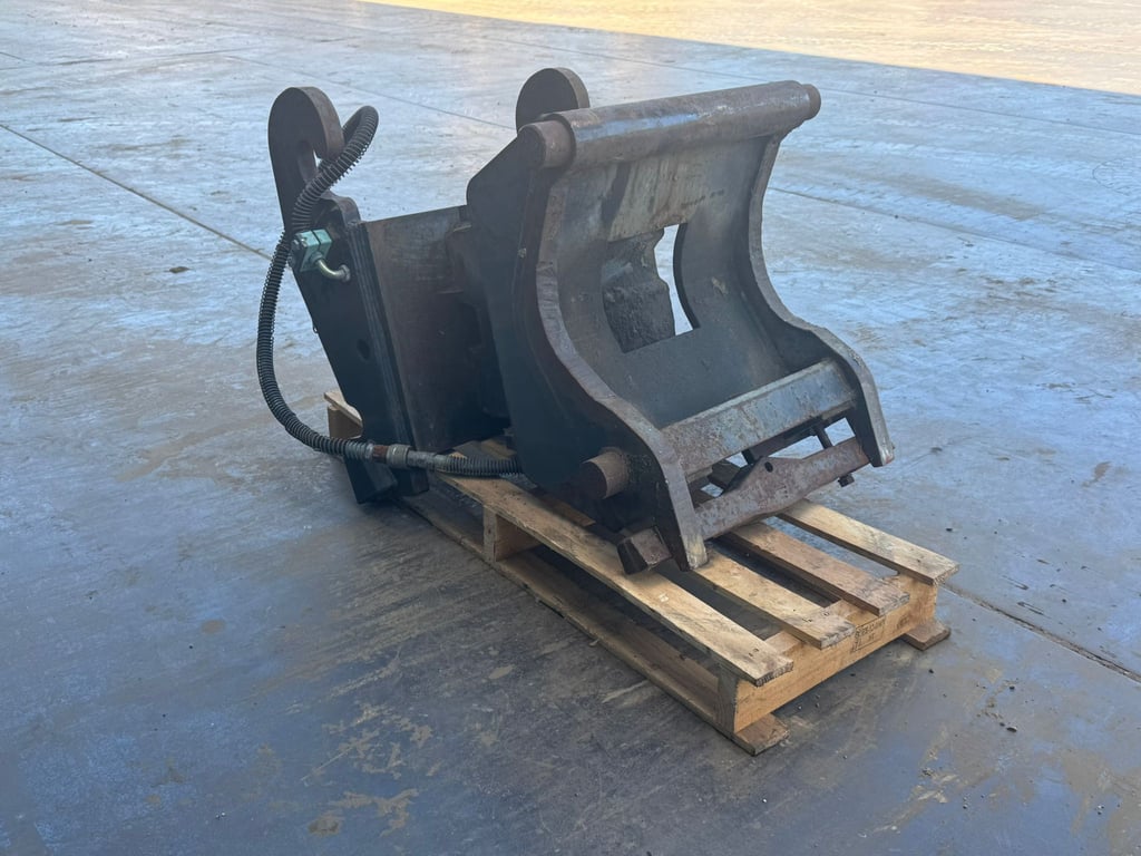 Tilting Quick Coupler CW30 70001786 Tilting Quick Coupler CW30 1 image 4