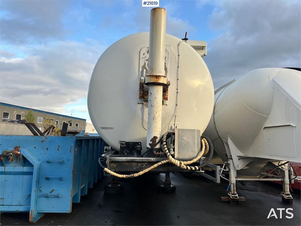 Spitzer silo trailer, 3-axle bulk trailer. 1996 21619 SPITZER silo trailer, 3-axle bulk trailer. 1996 1 image 2