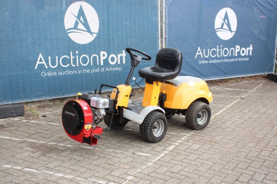 Stiga Park P901 Petrol 12.5hp 2013 Riding Mower with Leaf Blower 2013 Stiga Park P901 2013 1 image 8