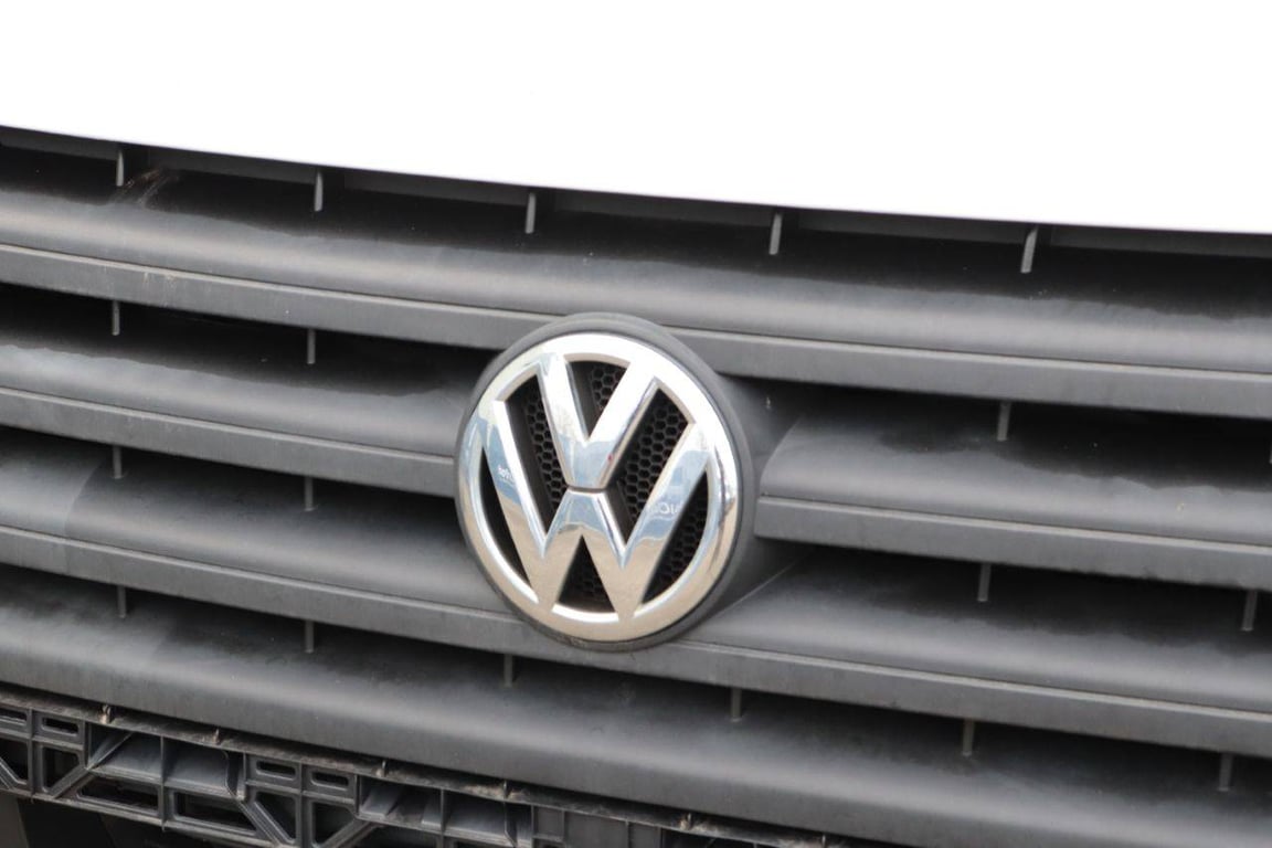 Refrigerated van Volkswagen Crafter Diesel 2013 2013 Volkswagen Crafter 2013 1 image 11