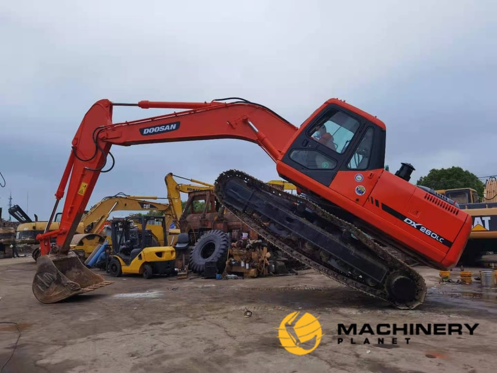 DOOSAN DX260 Mini Used Crawler Excavator Hot Sale DX260 2020 1 Crawler Excavators image 2