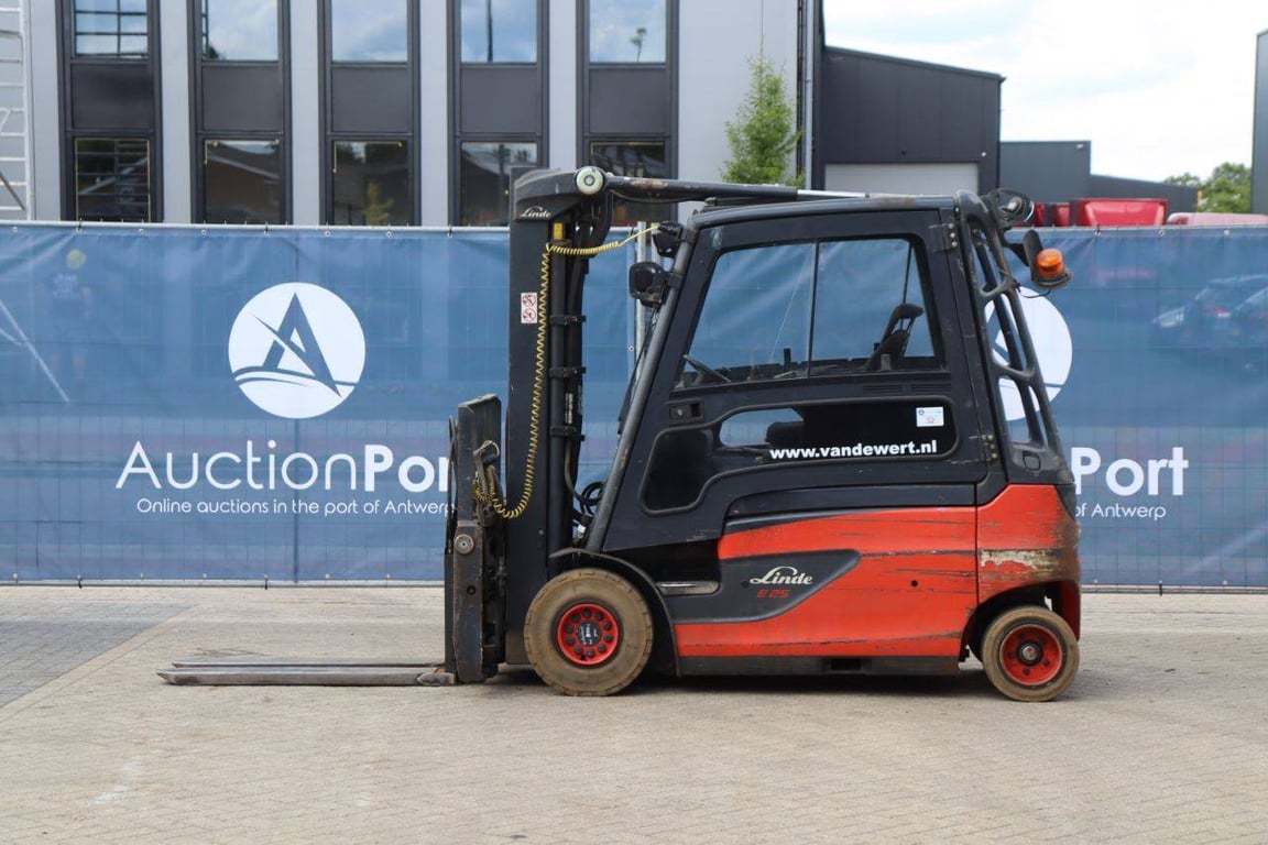 Forklift Linde E25 Electric 2500kg 4.2m 2016 2016 E25L-01 2016 1 Forklift image 2