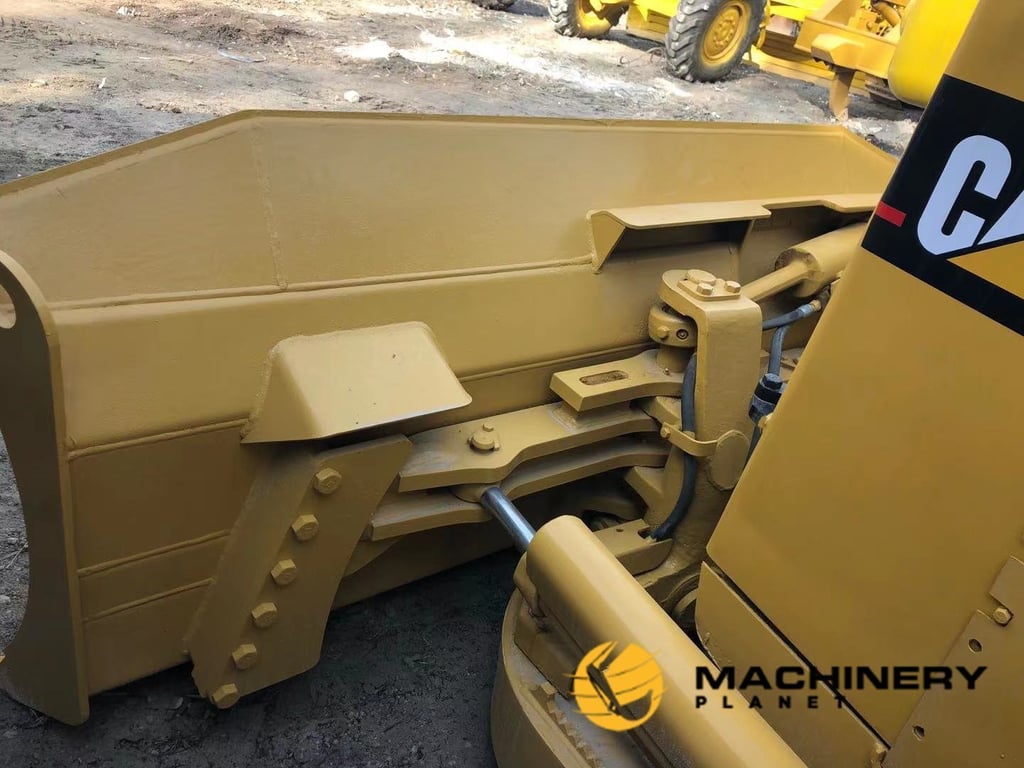 D4H Caterpillar Used Bulldozer good price D4H 2016 1 Dozers image 2