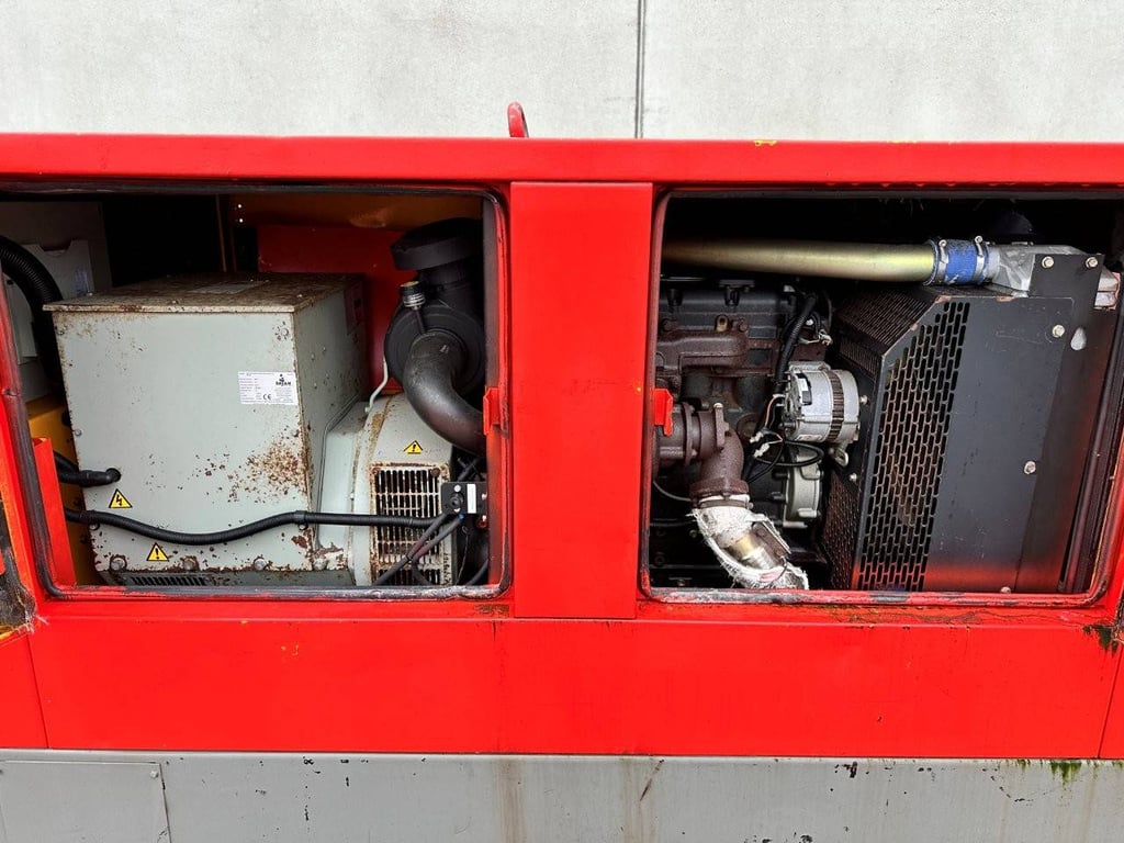 Generator Gesan DPS100 Diesel 110kVA 2005 2005 GESAN DPS100 2005 1 Generators image 8