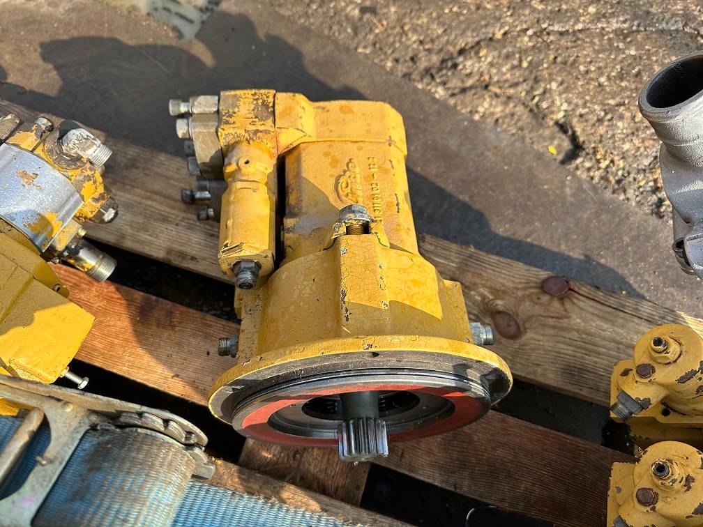 CAT 214 B FT hydro motor linde MMF-65 214 B FT hydro motor linde MMF-65 1 Wheeled Excavators image 3