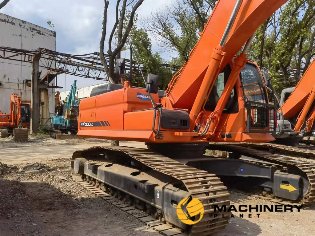 DOOSAN DX300LC Used Crawler Excavator Hot Sale DX300LC 2019 1 Crawler Excavators image 5