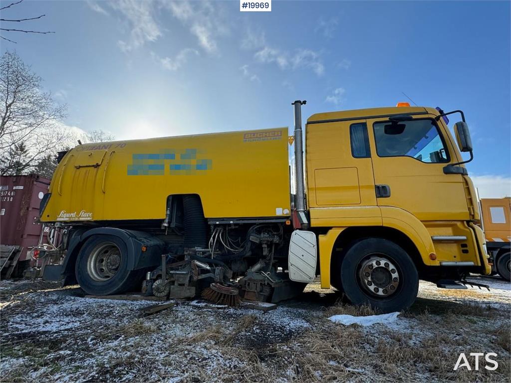 MAN 18.313 Sweeper w/ Bucher Optifant 70 superconstruc 2002 19969 18.313 Sweeper w/ Bucher Optifant 70 superconstruc 2002 ...