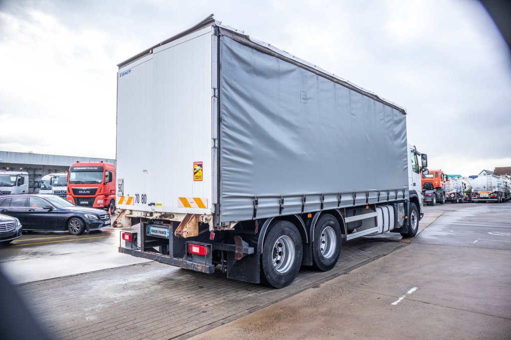 VOLVO FM 330-6x2-E5+10 pneus/tires+intarder 2010 E62660 FM 330-6x2-E5+10 pneus/tires+intarder 2010 1 image 3