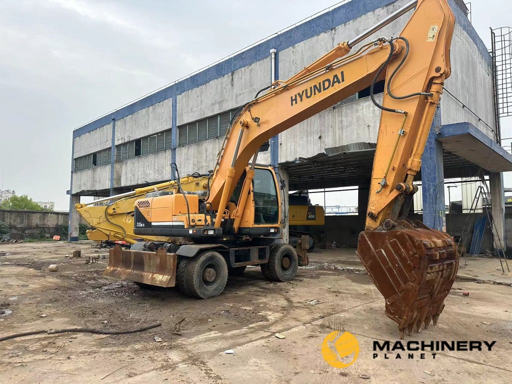 HYUNDAI R210W Wheel Excavator Original Good Condition R210W 2018 1 Wheeled Excavators image 4