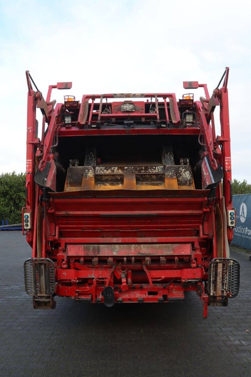 Waste collection truck Volvo FE S 6X2 R Diesel 2007 2007 FE S 6X2 R 2007 1 image 4