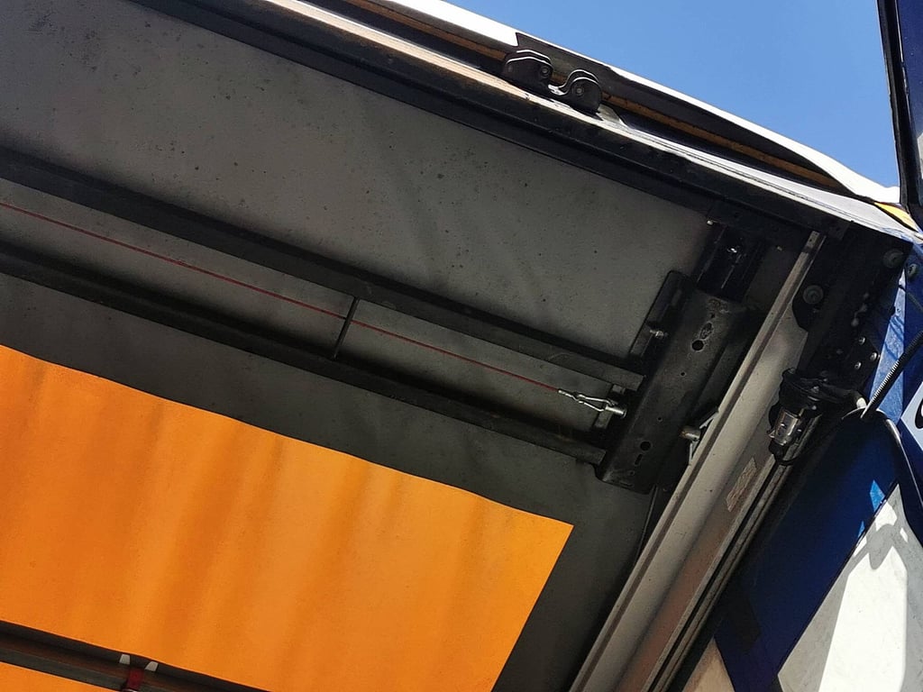 KRONE SDP 02 bär 2 tons taillift 2017 SDP 02 BÄR 2 TONS TAILLIFT 2017 1 image 12