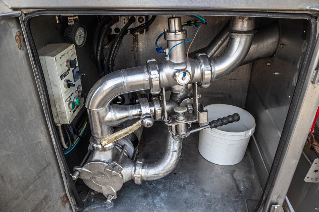 RENAULT KERAX 380+MAGYAR INOX 11000L/3COMP./MELK/LAIT/MILCH 2012 E61448 Renault KERAX 380+MAGYAR INOX 11000L/3COMP./MELK/L...