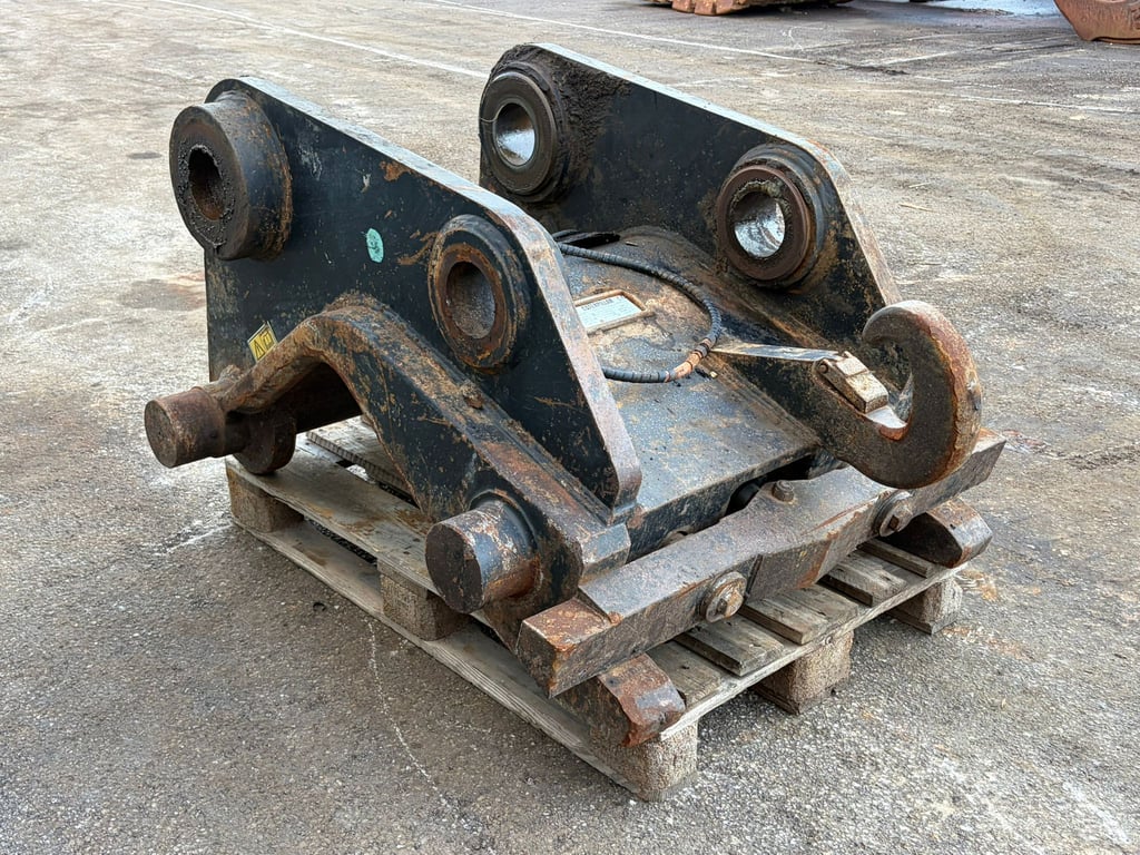 Caterpillar Quick Coupler CW70 for 374F 2015 00033665 Quick Coupler CW70 for 374F 2015 1 image 6