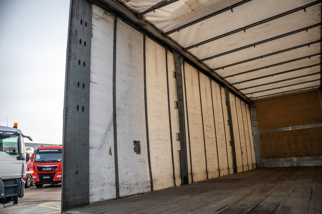 VOLVO FM330-6x2-10 pneus/tires-intarder 2011 E61441 FM330-6x2-10 pneus/tires-intarder 2011 1 image 7