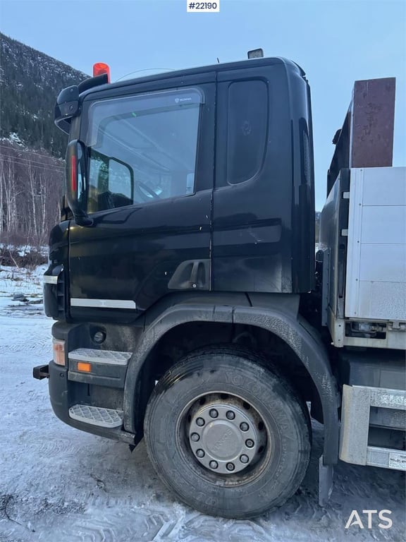 Scania P340 flatbed truck with tail lift – only 155,000 k 2005 22190 P340 flatbed truck with tail lift – only 155,000 k 20...
